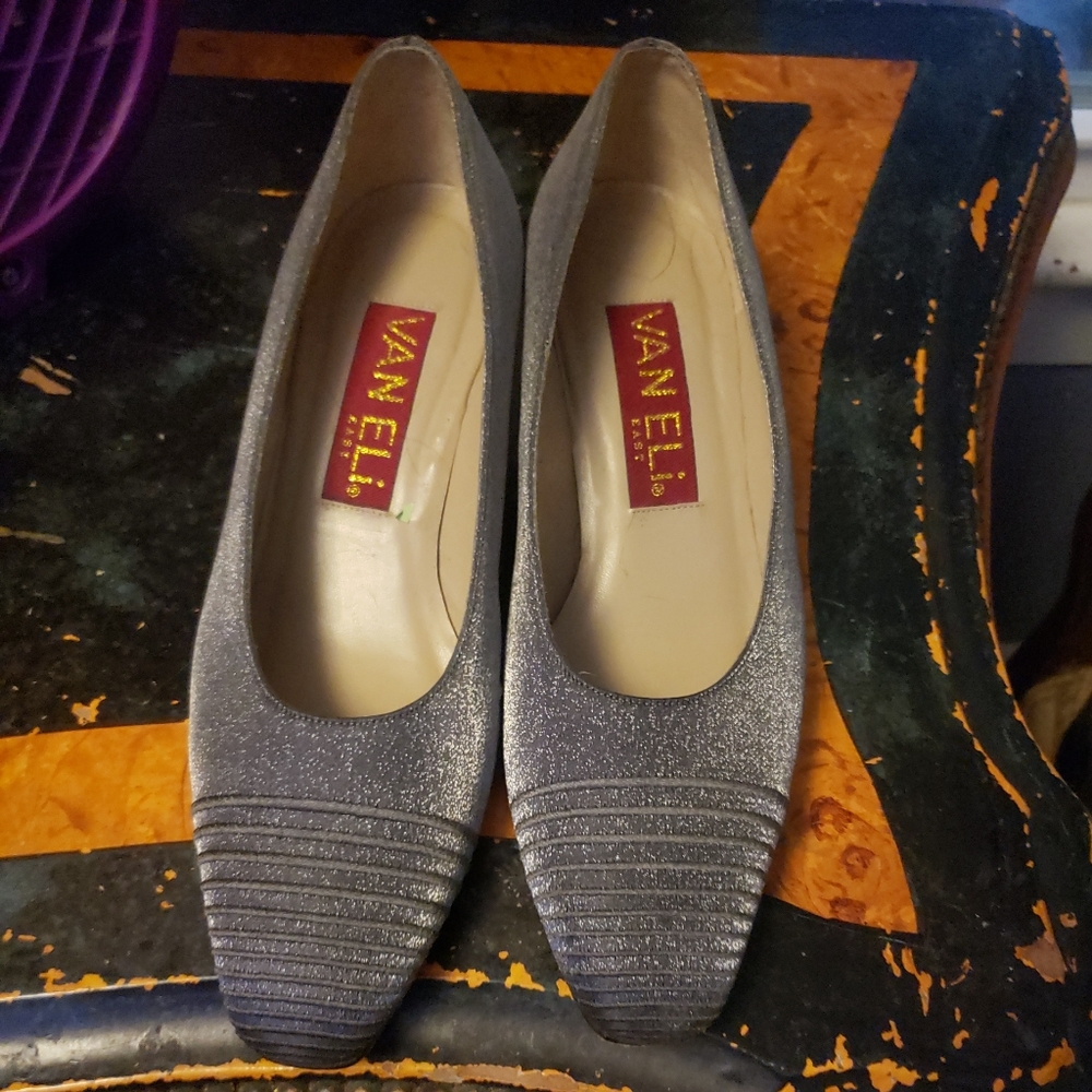 Vintage Van Eli silver gray pumps 7.5